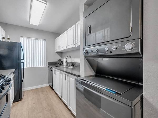 $2,100 / 2br - 872ft² - Contemporary Interior Paint Design, Picnic Space, 2Bed/2Bath (38300 30th Street East, Palmdale, CA)s