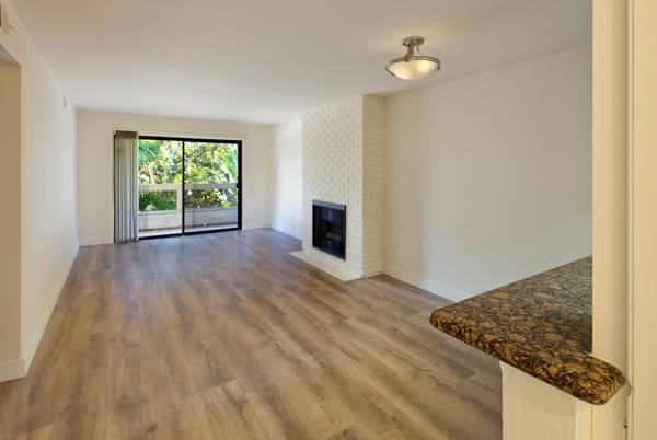 $4,320 / 2br - Seeking to secure a 2 bed 2 bath for summer/fall? Pre-leasing is available (Westwood 90024/UCLA, Brentwood, West LA, Beverly Hills)s