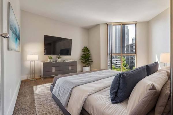 $1,660 / 1br - 800ft² - Featuring a Fitness Center, 24-Hour Lobby Attendants, and a Recreation Room (123 S. Figueroa St, Los Angeles, CA)s