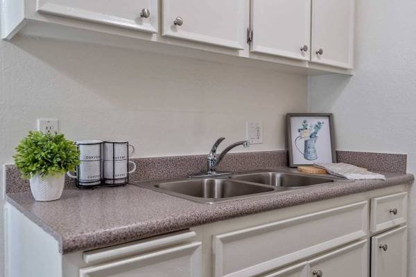 $1,851 / 1br - 500ft2 - Perfect for you! A stunning 1 bed 1 bath apartment is waiting! (Tarzana - 18550 Burbank Blvd)s