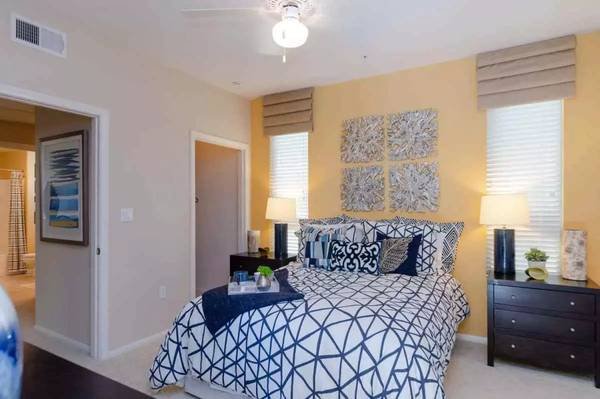 $2,118 / 1br - 792ft2 - November Special! 1 bed, 1 bath, 792 sq ft! (Northridge)s