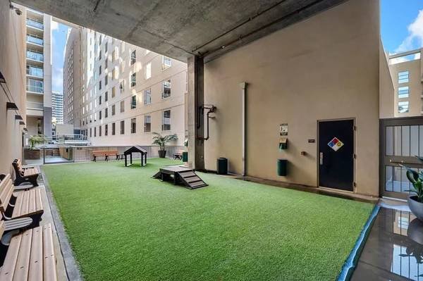 $5,447 / 2br - 2001ft2 - 2/BD 2/BA, In Los Angeles, appliance package (1600 Vine St, Los Angeles, CA)s