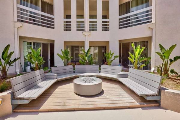 $3,756 / 2br - 1148ft2 - Located in Los Angeles!, 2/BD 2/BA, Evening Courtesy Patrol (600 S Curson St, Los Angeles, CA)s