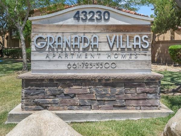 $1,725 / 2br - 844ft2 - Lancaster CA Apartment with Courtyard – $500 Off Move-In Before 11/30 on Select Units (43230 Gadsden Avenue, Lancaster, CA)s