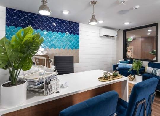 $2,565 / 700ft2 - Apartment with Refrigerator, Carpeted Bedrooms, and Patio/Balcony (3767 Clarington Ave, Los Angeles, CA)s