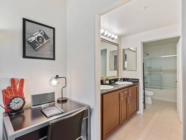 $3,299 / 2br - 2-Bedroom 2-Bath (325 W. Adams Blvd., Los Angeles, CA)s