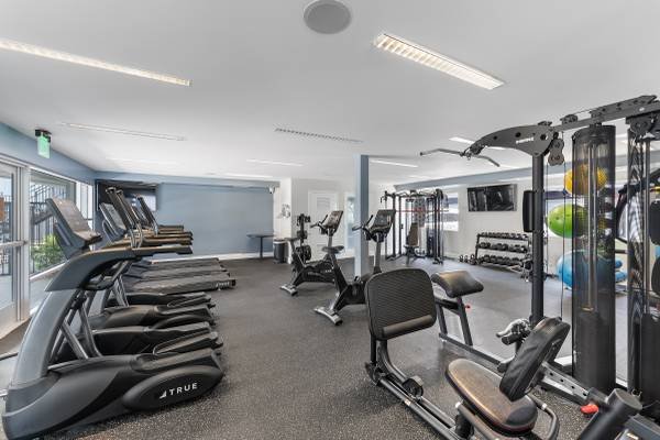 $3,115 / 2br - 1050ft2 - 2-Bedroom 1.5-Bathroom Townhomes! First Month Free!! (Long Beach)s