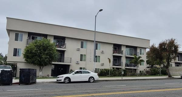 $1,795 / 1br - 668ft2 - 1-Bedroom, Gated, Pool, Controlled Access, Gym, in a Nice Area of Palms (LOS ANGELES)s