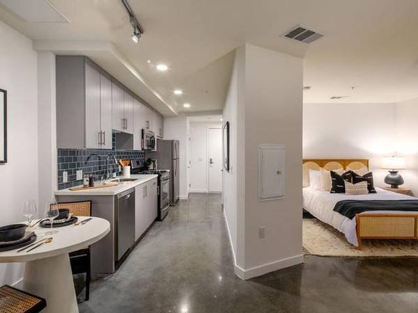 $2,498 / 1br - 754ft2 - Dishwasher, Refrigerator, Cabana, Wet Bar (City West)s
