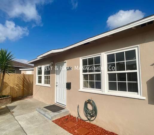 $1,995 / 1br - 500ft2 - Newly Remodeled 1 Bedroom Duplex Unit with Bonus Room! (Bellflower)s