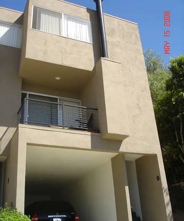 $2,900 / 1br - 930ft2 - Silverlake Hills Huge Views!! Storage Room! Private Parking Garage (Silverlake Hills, 1733 Lucile Ave Los Angeles)s