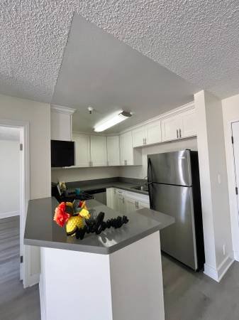 $2,379 / 2br - 950ft2 - Upper Level Bright 2 Bed 2 Bath in NoHo! Come Tour! (North Hollywood)s