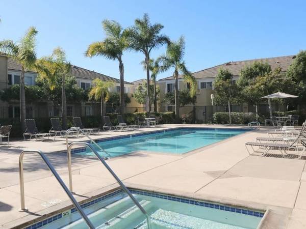 $1,590 / 1br - 500ft2 - Breakfast Bar, Beautiful Courtyards, Resident Clubhouse (Redondo Beach)s