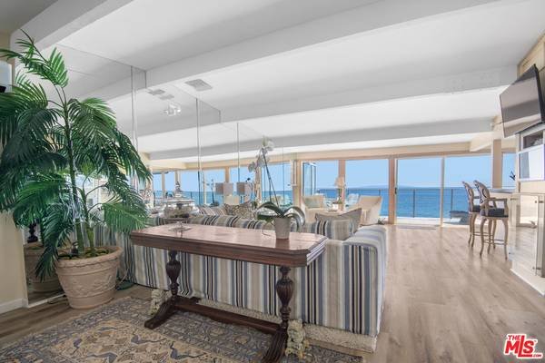 $289 / 2br - Incredible Views of the Santa Monica Bay | Aug 22-31st, Dec 18-23rd (Pacific Coast Hwy, Malibu, CA)s