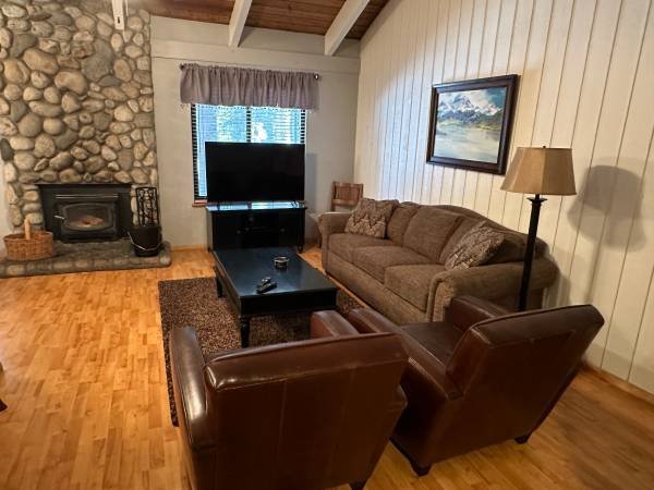 Christmas in Mammoth, 1 Bedroom + Loft, 2 Bath / Condo Sleeps 6 (Mammoth Lakes)s
