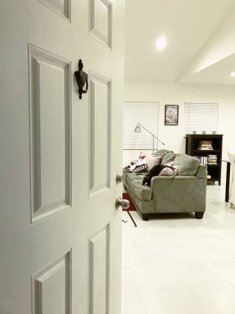 $3,750 / 2br - 900ft2 - Mickey Mouse House on Murietta (Valley Glen)s