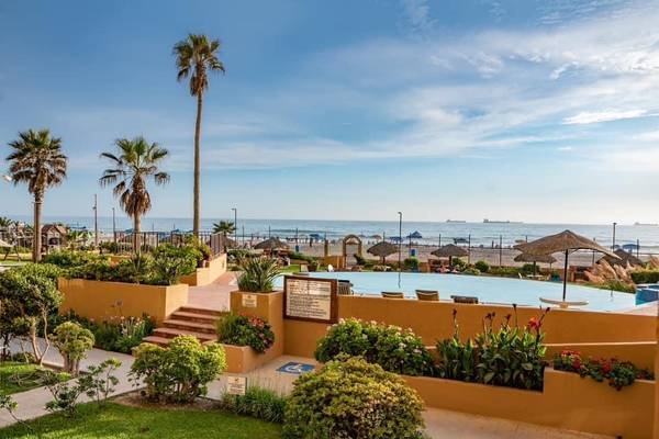 $225 / 2br - Oceanfront Condo in Downtown Rosarito (Rosarito BC)s
