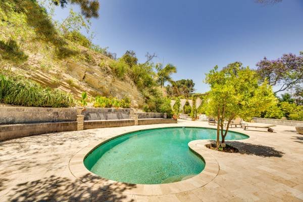 $180 Modern Studio with Pool and Gardens, Fully Furnished, All Utilities Included (Sherman Oaks)s