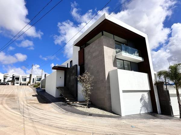 4 Bedroom - Luxury House For Sale in Playas de Rosarito $540,000 USD (Playas de Rosarito)s