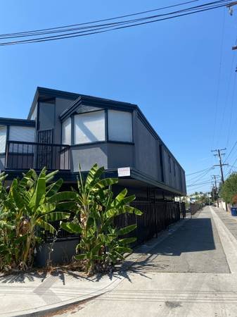 $1,250,000 - 8 Bedroom, 2300 sq ft - Multifamily / Office Building (Pico Rivera)s