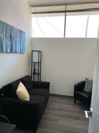 $210 OFFICE SPACE FOR RENT IN SHARED SUITE (therapist, lawyer, etc) (Long Beach)s