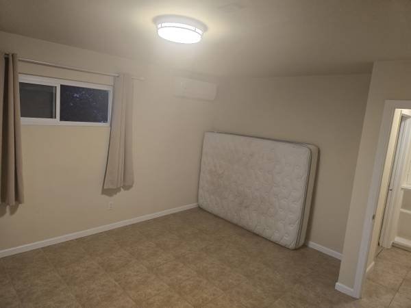 $1,075 / 187ft2 - Cozy Rooms for Rent (Utility &amp; Wifi Included) (Winnetka)s