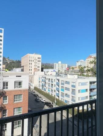$1,500 / 3br - En-suite Room with a View of the Hollywood Sign! (Los Angeles)s