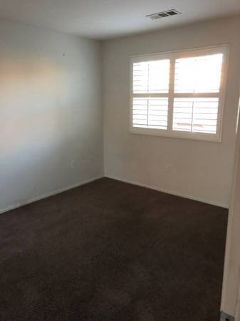 $975 ROOM FOR RENT (NORTH HILLS)s