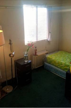 $500 / 2br - Room Share with Private Dividers (Los Angeles/East Hollywood)s