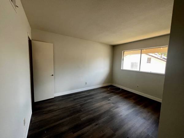$1,200 / 1br - Spacious &amp; Sunny Room in a Desirable Home (West Hills)s