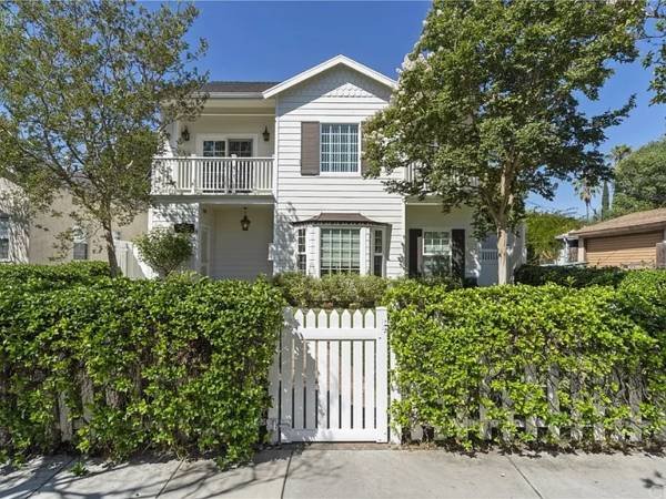 $1,650 / 5br - 250ft2 - Mini Mansion - Private room featuring a balcony and walk-in closet, utilities included (Burbank)s