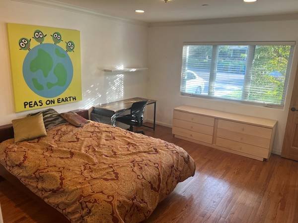 $1,500 / 1br - Large Master Suite with large private bathroom in a warm friendly home (Arcadia)s