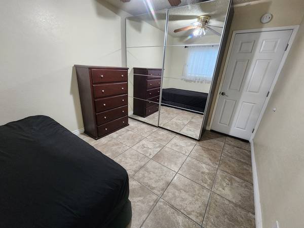 $800 Private Room (Los Angeles)s