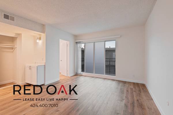 $1,500 / 2br - 1150ft2 - Hollywood, large bedroom with bathroom available, flexible move in (East Hollywood)s