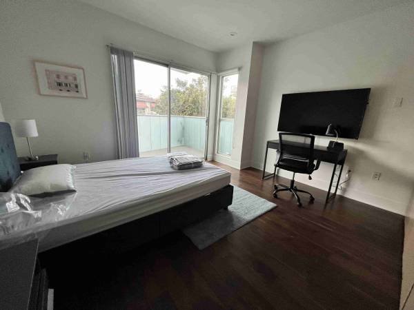 $1,300 / 4br - Room for rent close by Runyon Canyon (Los Angeles)s