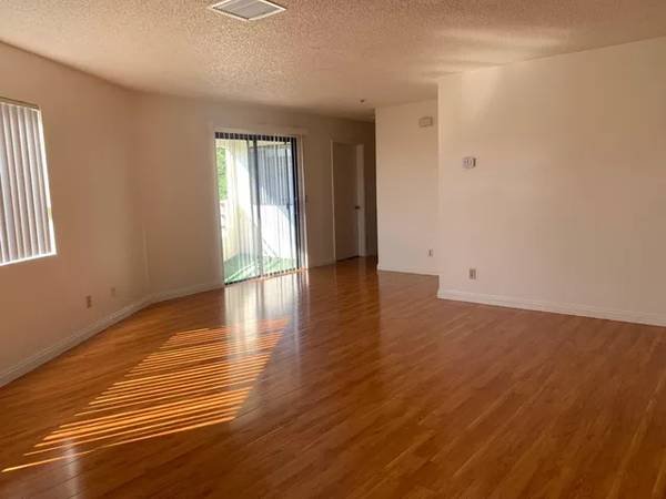 $1,300 / 1br - 700ft2 - All utilities and parking included, 1 bed 1 bath room in 2 bed 2 bath available now (Alhambra, South Pasadena)s