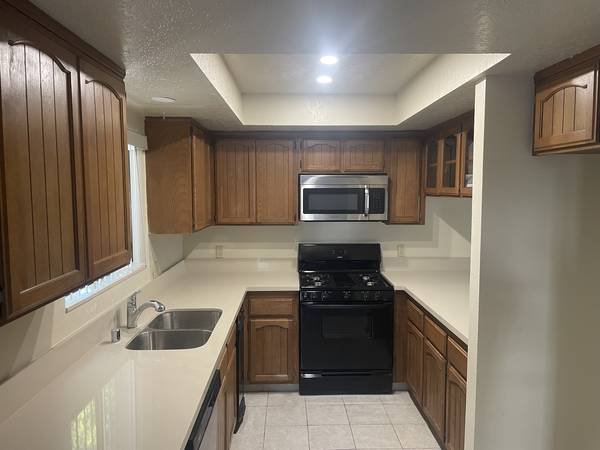 $1,350 for a 3-bedroom - Month-to-Month by the Beach (Redondo Beach)s
