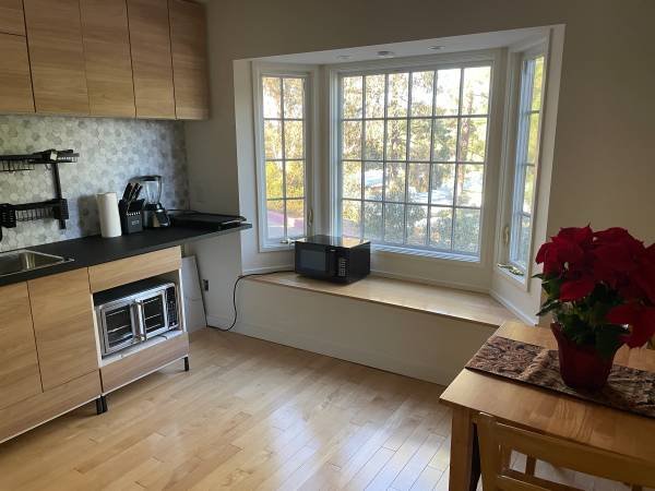 $2,300 for a 1-bedroom, 550 sq ft - Private Unit - Hollywood Hills (Los Angeles)s
