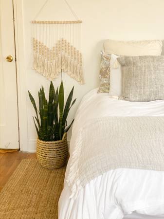 $2,295 for a 1-bedroom, 1100 sq ft - BEAUTIFULLY FURNISHED 1 BEDROOM + 1 OFFICE HOME, Spacious and Central (Mid City/Mid Wilshire)s