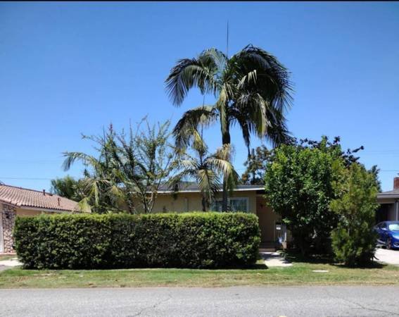 $950 for a 3-bedroom - Private Room AC + Pool (Paramount)s