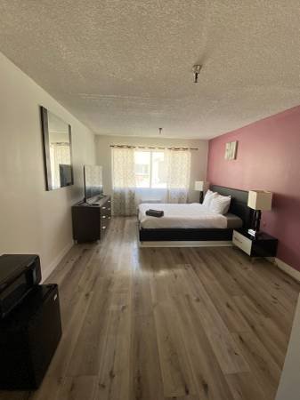 $700 for a 1-bedroom - Furnished Private Studio with Private Bathroom (Beverly Hills) (West LA - Beverly Hills)s