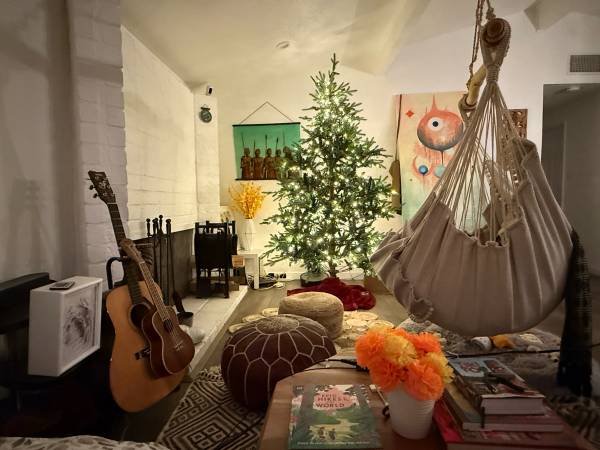 $1,000 for a 4-bedroom - Master Bedroom Sublet in Modern Mid Century Home (Northridge)s