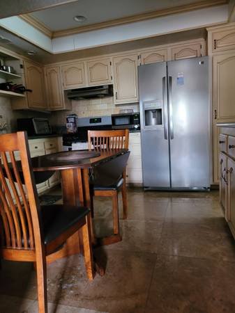 $625 Valencia Screened Off Space / Utilities Includeds