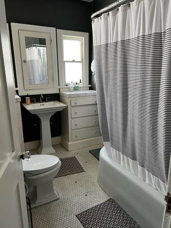 $1,500 / 2br - 1200ft2 - Room Available Fully Furnished Beachwood Canyon (Beachwood Canyon)s