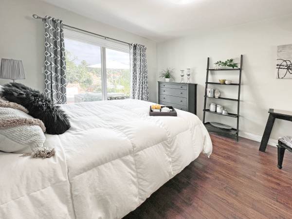 $1,400 / 1br - Breathtaking Views on Hillside (Shadow Hills)s