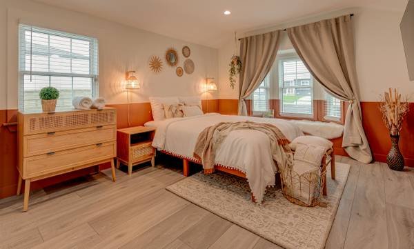 $1,750 / 1br - Cozy Bay Window Room in Boho Chic Home - Ideal for Working Professional/Nurses (Los Angeles)s