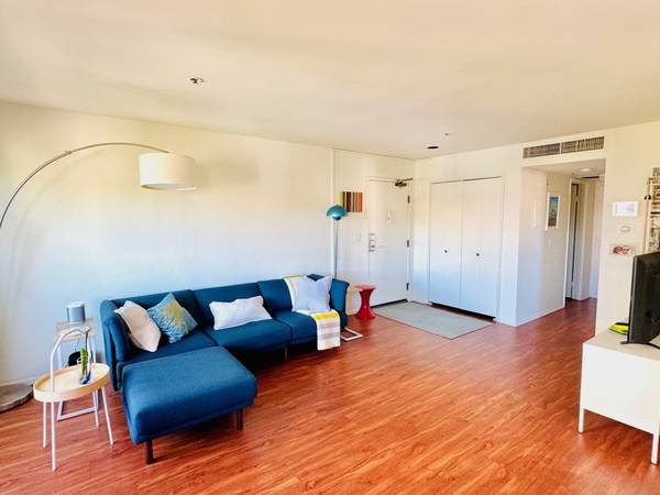 $2,600 / 1br - Sublet (December 9 - January 2) Minutes from UCLA Campus (Westwood Village)s