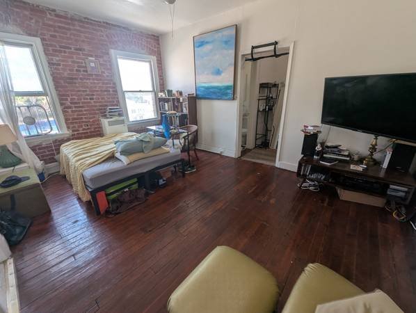 $1,900 / 1br - 600ft2 - Bright Apartment in the Heart of Silverlake (Silverlake)s