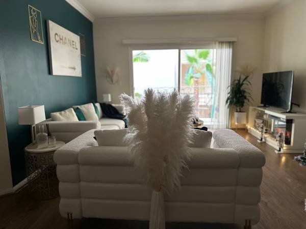 $1,500 / 2br - Room with Private Bathroom Available Luxury DTLA (DTLA)s