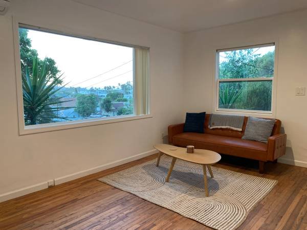 $3,200 / 1br - 700ft2 - Hilltop Haven- Furnished 1 Bedroom 1 Bath House (Glendale)s